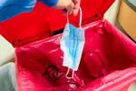Diseñado para facilitar el manejo de residuos, este bote combina higiene, durabilidad y capacidad.