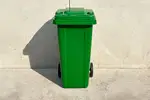 Para uso en interiores y exteriores sin deformarse ni perder funcionalidad. Resistente y fácil de limpiar, incluso en entornos de uso intensivo.