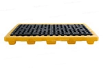 Plataforma antiderrames SpillTray para Totes IBC; bajo perfil para dosificación directa y control de derrames en operaciones industriales.