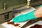 Incluye todas las herramientas necesarias para abordar un derrame de manera efectiva y rápida.