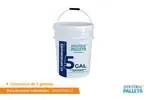Incluye toallas y calcetines absorbentes, guantes, goggles y bolsa para desechos de seguridad.