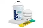 Kit solo Aceite e Hidrocarburos 5 galones: compacto, portátil y preciso para derrames pequeños.