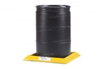 Tarima antiderrames flexible TAD1015 para un tambo industrial; sistema de contención portátil y fácil de almacenar, fabricada con berma grado militar y resistente a químicos corrosivos.