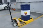 La tarima para un tambo antiderrames ayuda a mantener limpio y seguro el lugar de trabajo, evitando la acumulación de líquidos en el piso y reduciendo riesgos de accidentes laborales o contaminación.